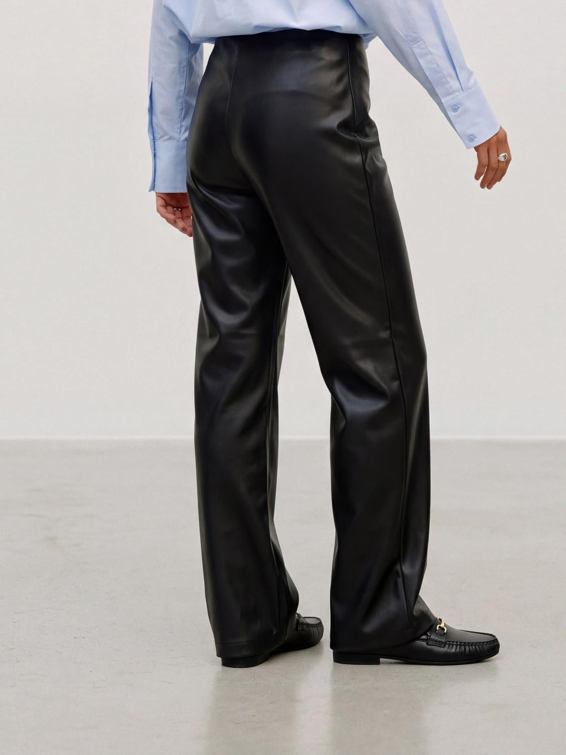 model_shot-back