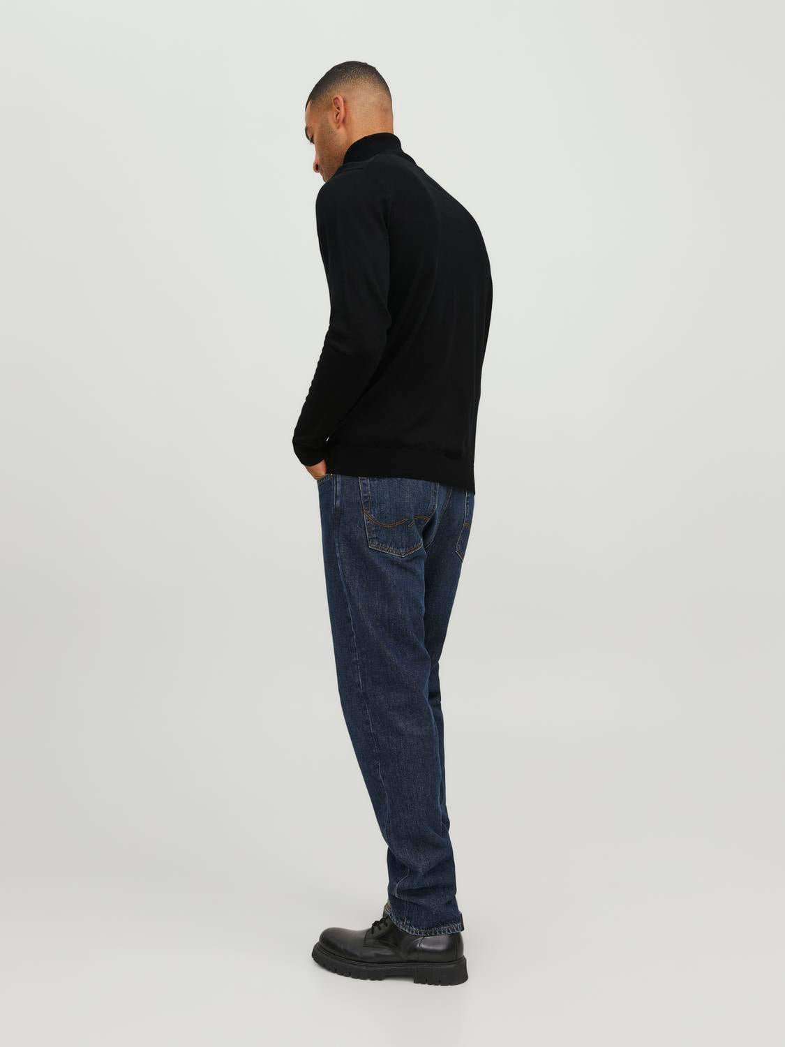 model_shot-back