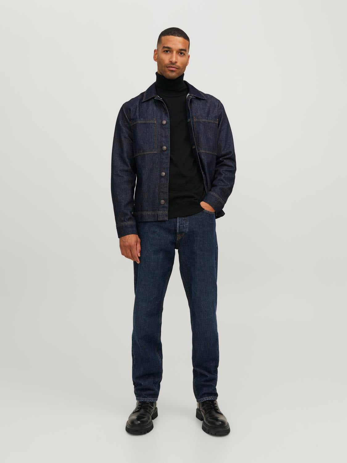 model_shot-front_full