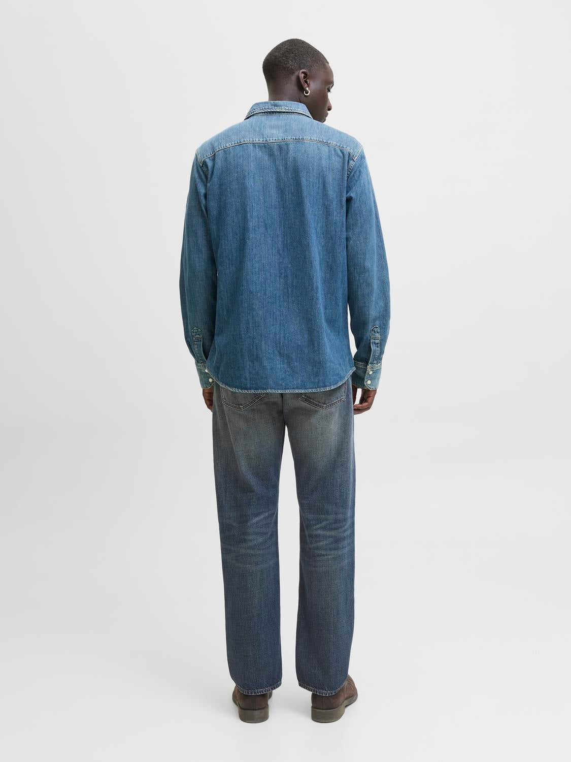 model_shot-back