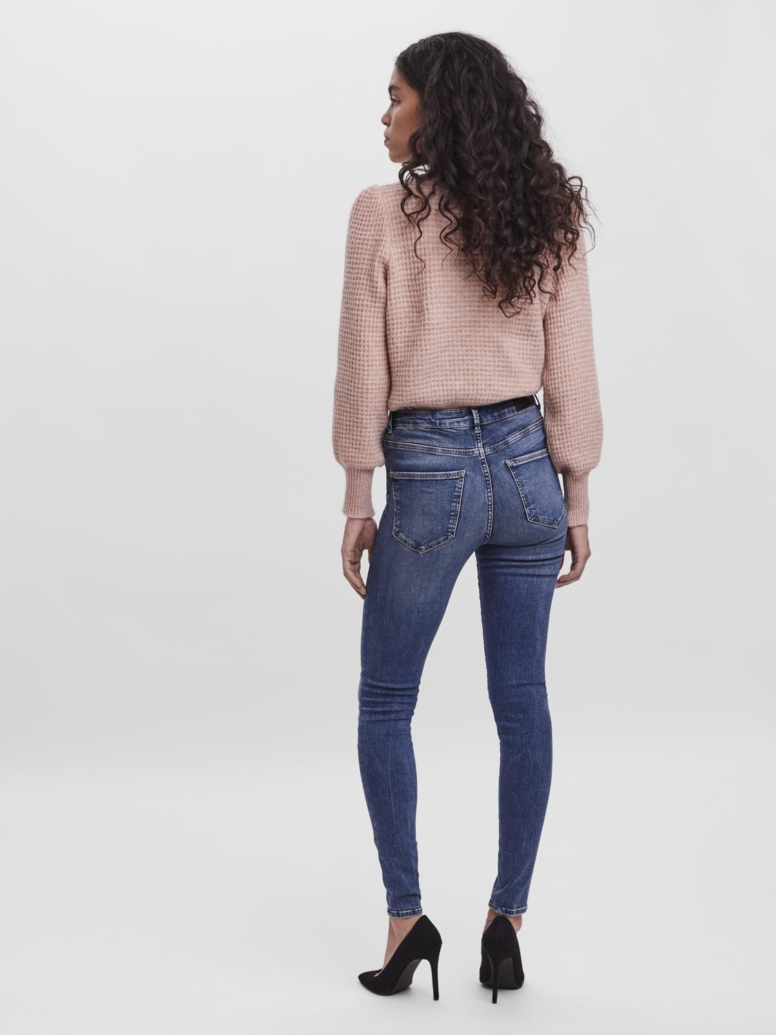 model_shot-back