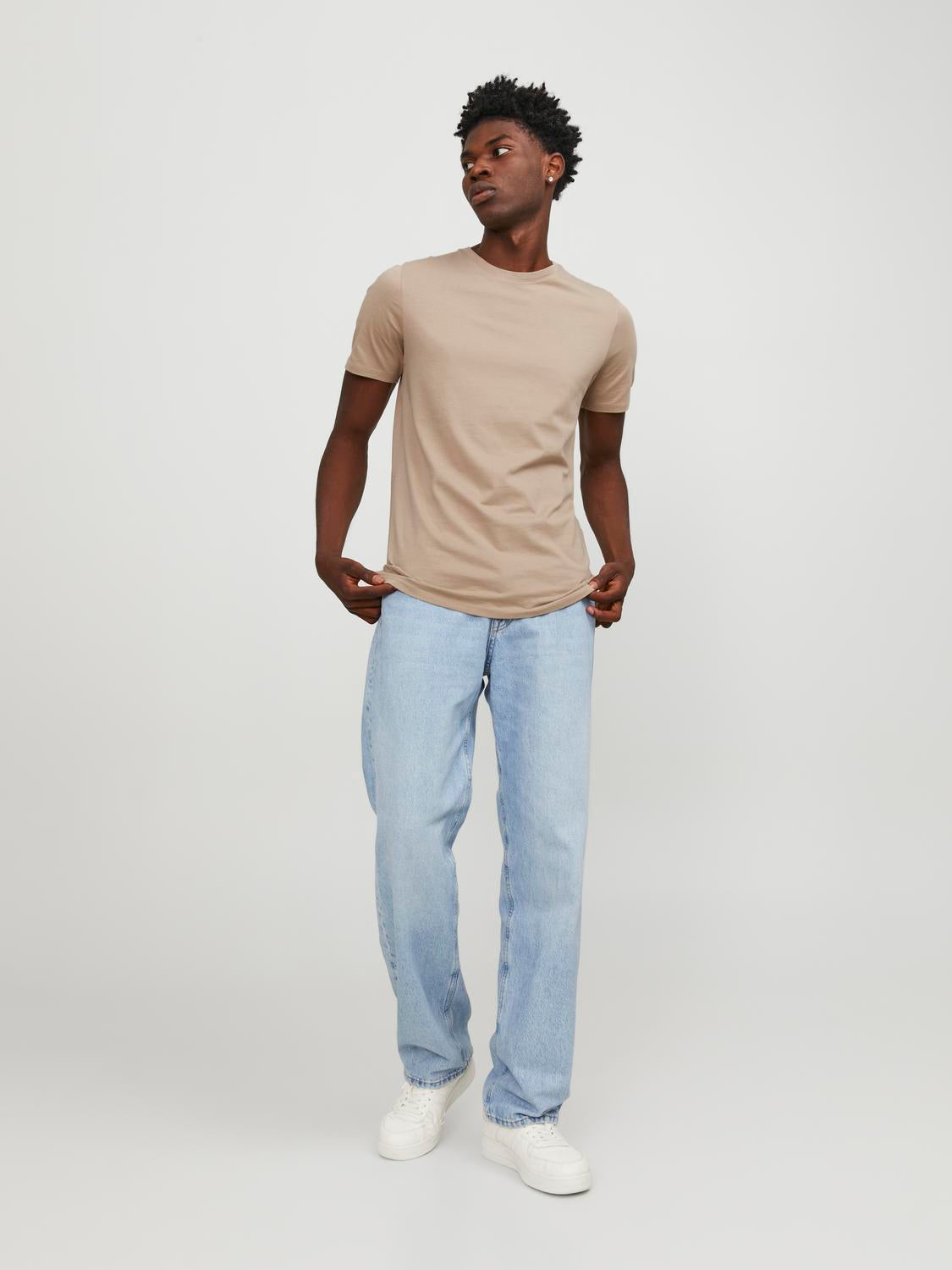 model_shot-front_full