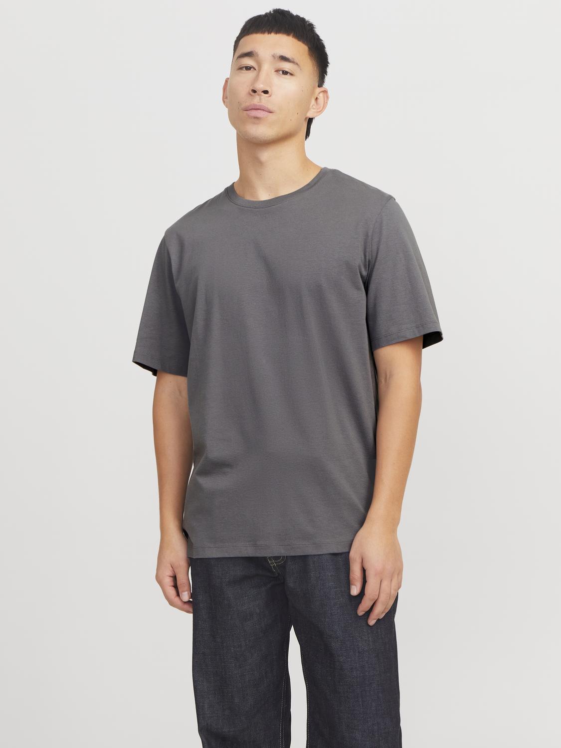 model_shot-front