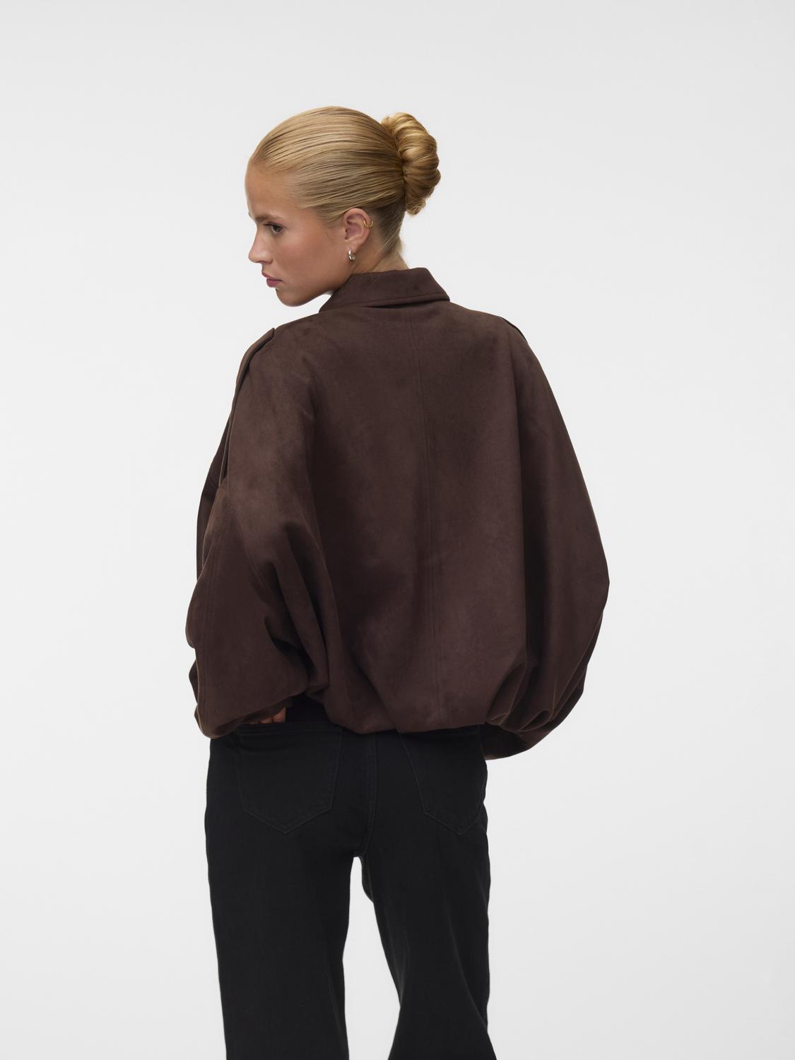 model_shot-back