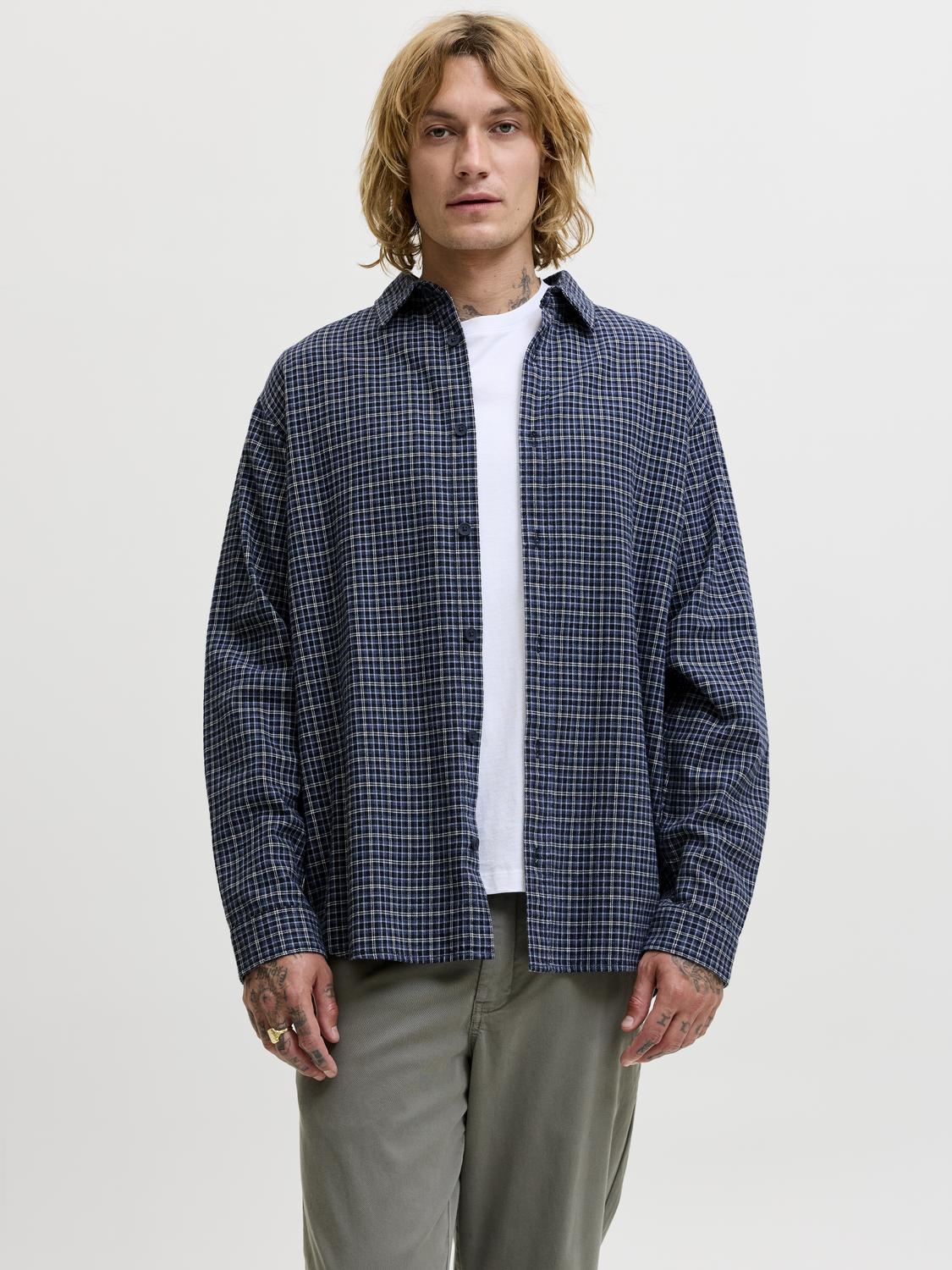 model_shot-front