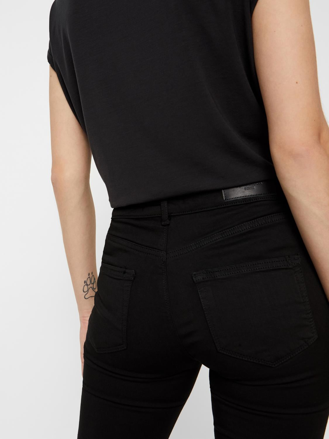 model_shot-detail