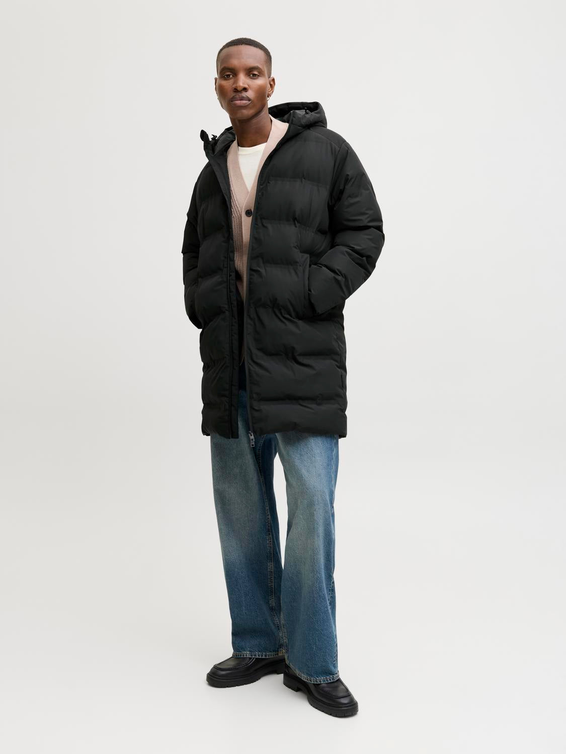 model_shot-front_full