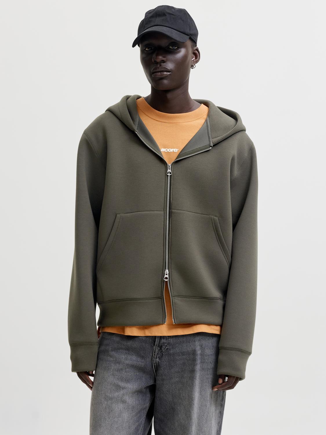 model_shot-front