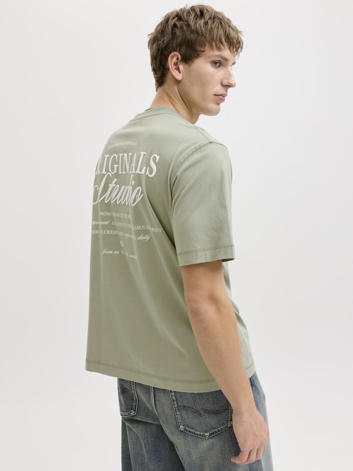 model_shot-creative