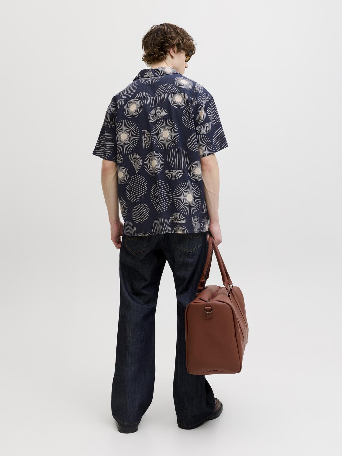model_shot-back