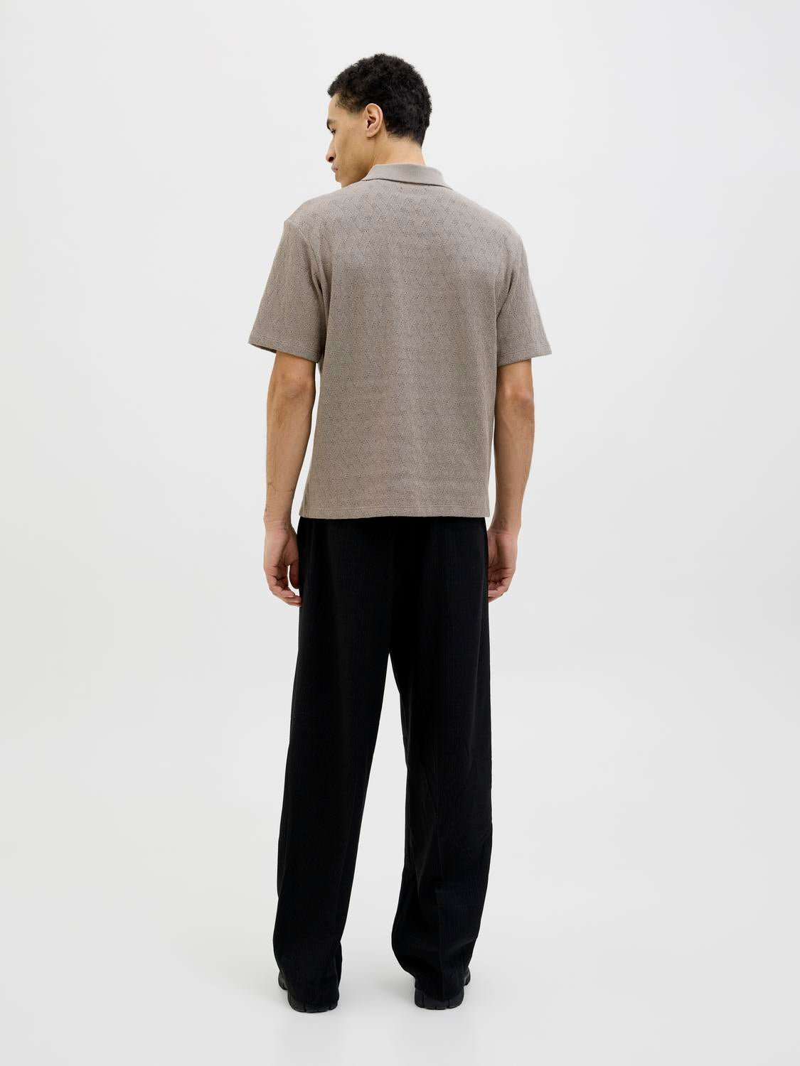 model_shot-back