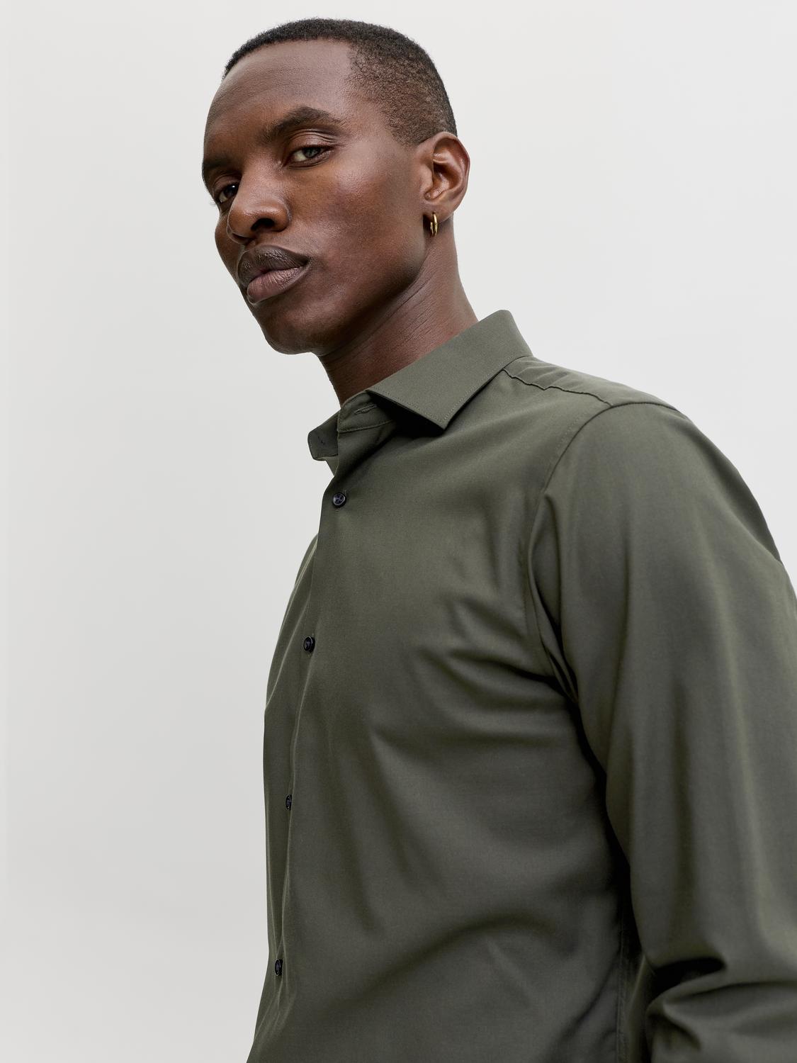 model_shot-creative
