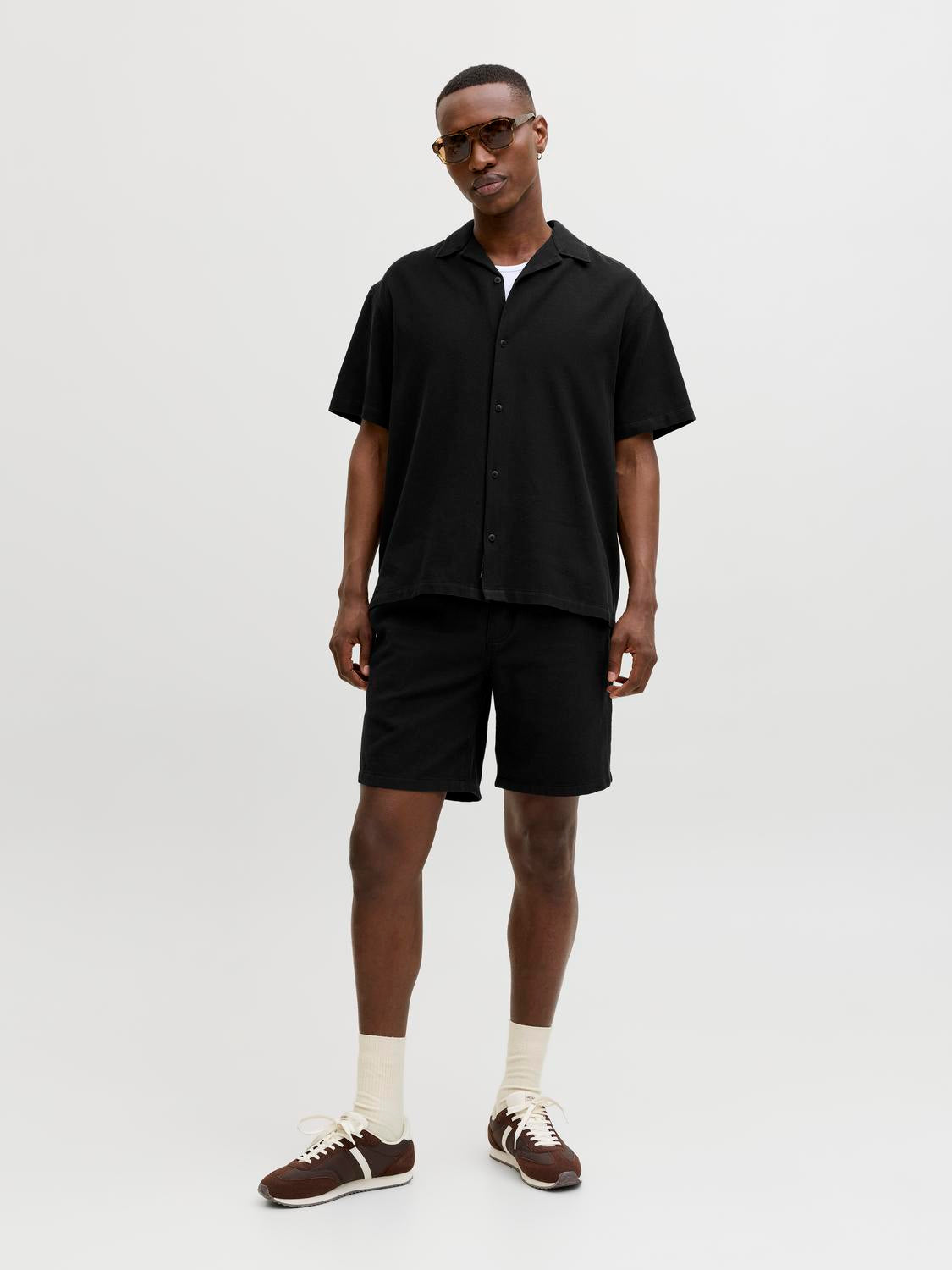 model_shot-front_full
